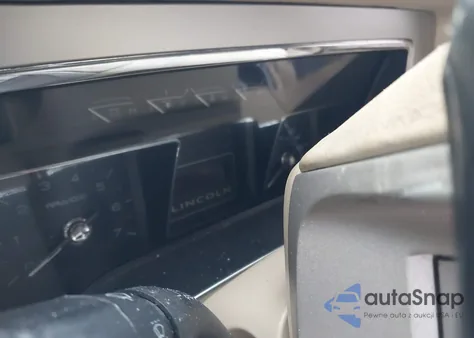 2010 Lincoln Navigator z USA, uszkodzony, nr VIN 5LMJJ2H5XAEJ02173